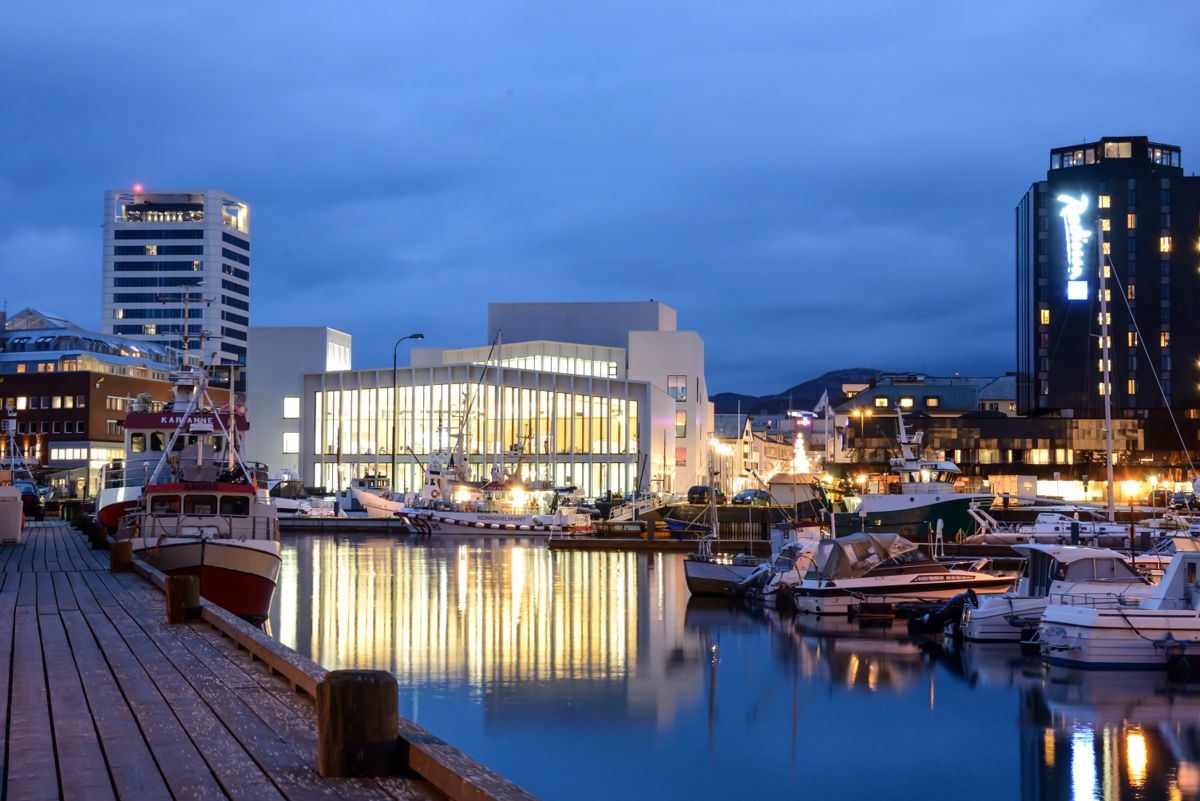 Bodø er tungt inne i innkjøpssamarbeid med andre kommuner. Blant annet er Bodø vertskommune for Samordna innkjøp i Nordland (tidligere Samordna innkjøp i Salten.) Her ser vi Stormen bibliotek og kulturhus i Bodø sentrum.