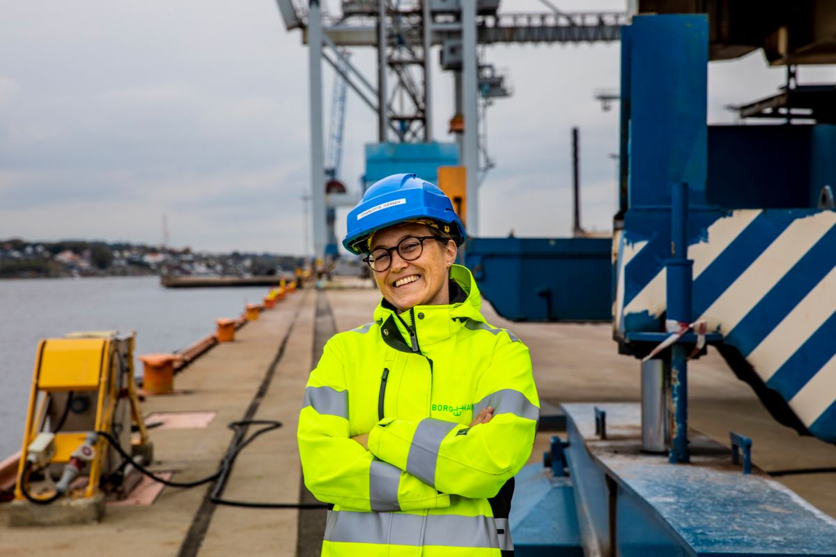 Et nytt solcelleanlegg vil dekke nær 60 prosent av energibehovet til havna på Øra i Fredrikstad. Planene om å kombinere dette med et vindkraftverk er foreløpig satt på vent, ifølge miljøsjef Charlotte Iversen i Borg Havn IKS.