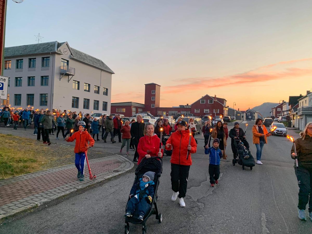 I forrige uke gikk rundt 250 innbyggere i Nordkapp i fakkeltog for å markere at de har fått nok av krangling og hets mellom lokalpolitikerne i kommunen.