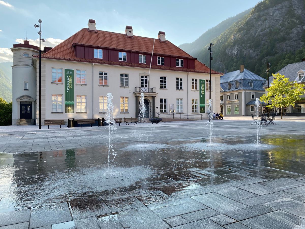 Rjukan er kommunesenteret i Tinn kommune. Nå leter kommunen på nytt etter en som kan tenke seg å lede administrasjonen fra rådhuset i Rjukan.