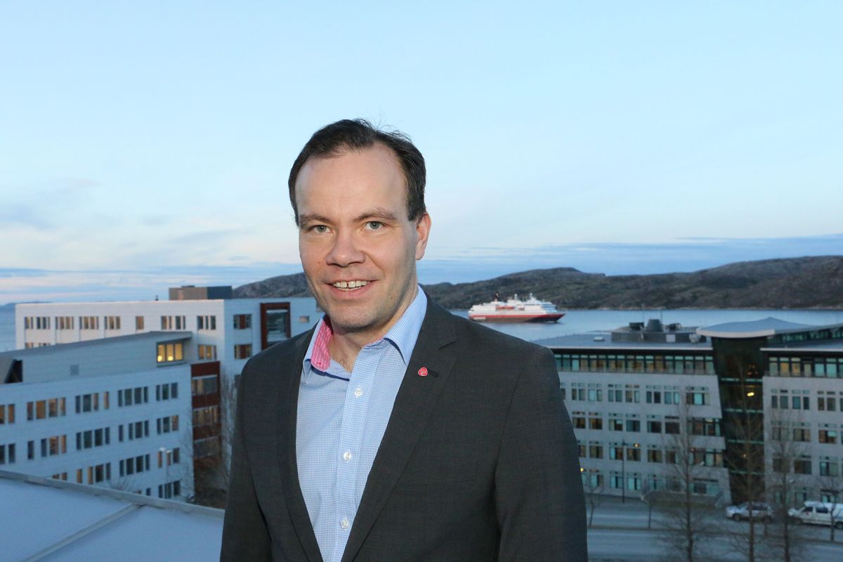 Fylkesrådsleder Tomas Norvoll (Ap) i Nordland har et vedlikeholdsetterslep på sine fylkesveier på opp mot 9 milliarder kroner.