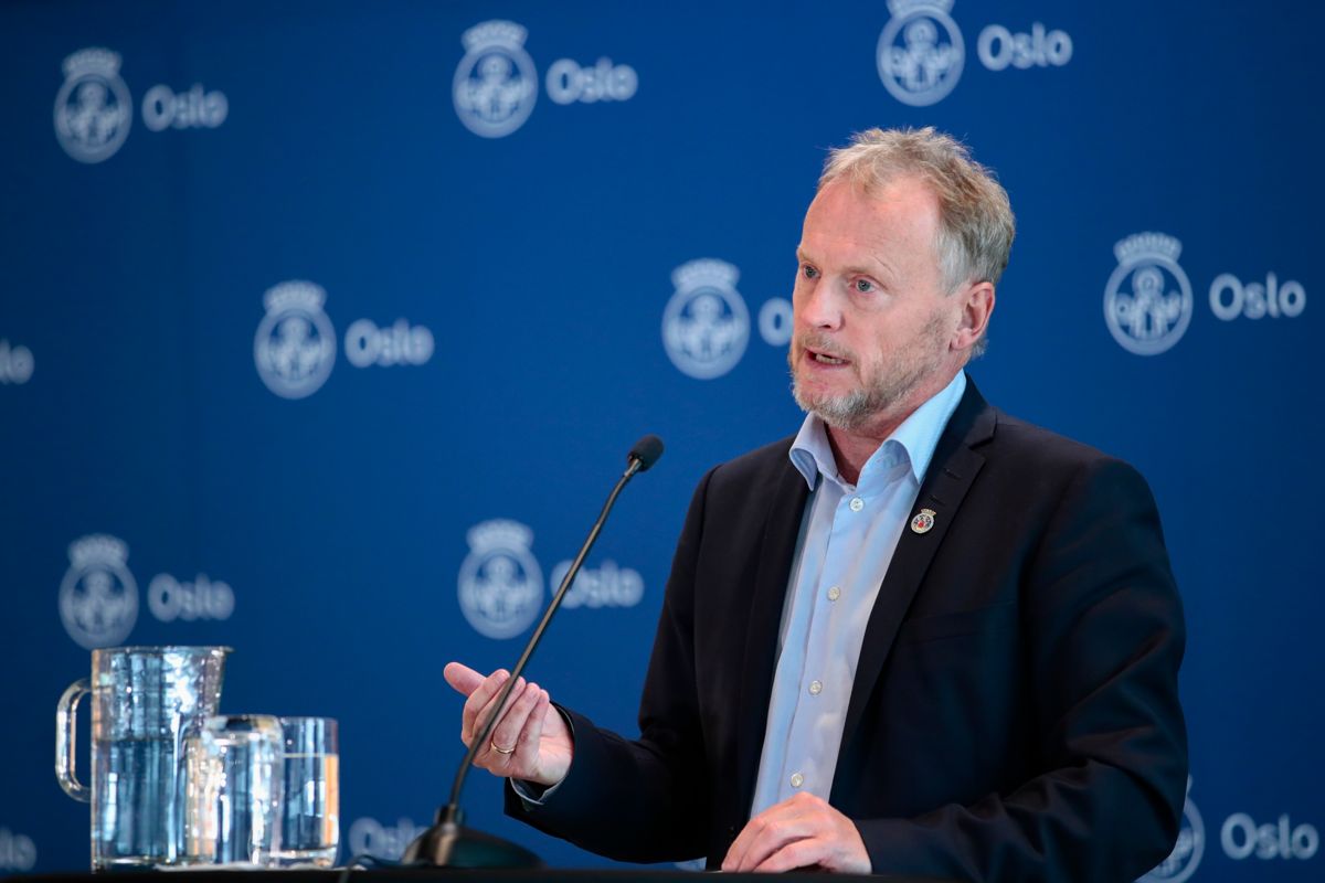 Byrådsleder Raymond Johansen på pressekonferanse i Oslo rådhus om koronasituasjonen i hovedstaden.