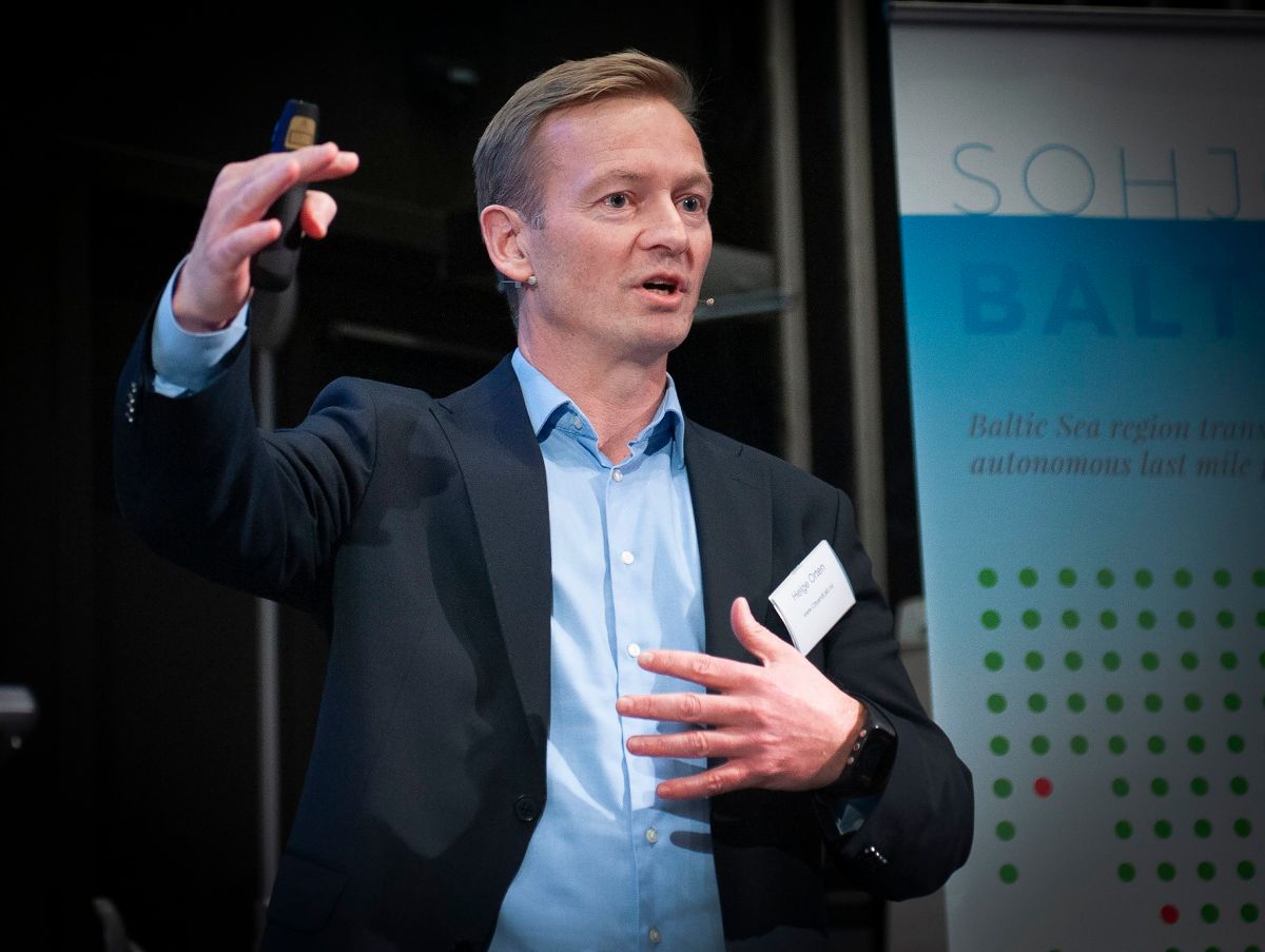 Leder for Stortingets transportkomité, Helge Orten (H) presiserer også at Stortingets mål om at det bare skal selges nullutslippsbiler i 2025 står fast.