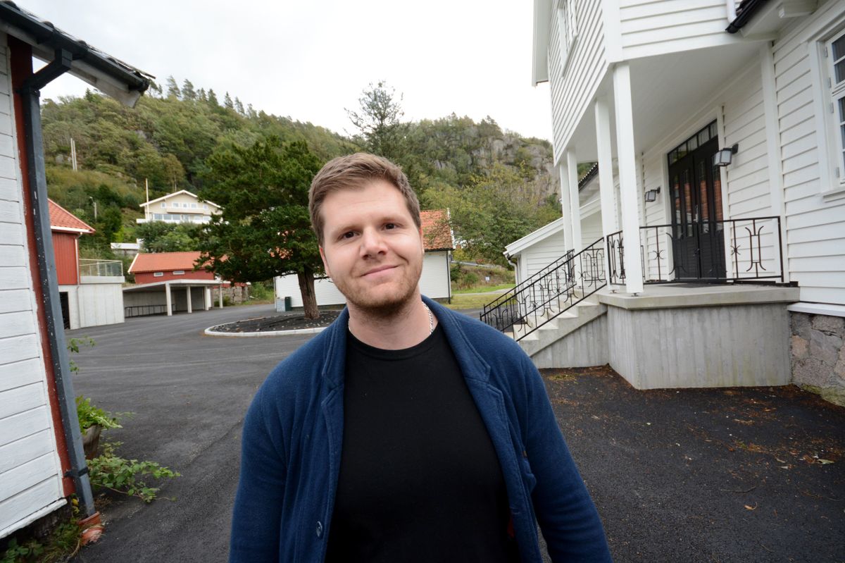 Gordon Langøy trives i politikken i Lyngdal. Han er overrasket over at politikerne er så gode på å skille sak og person.