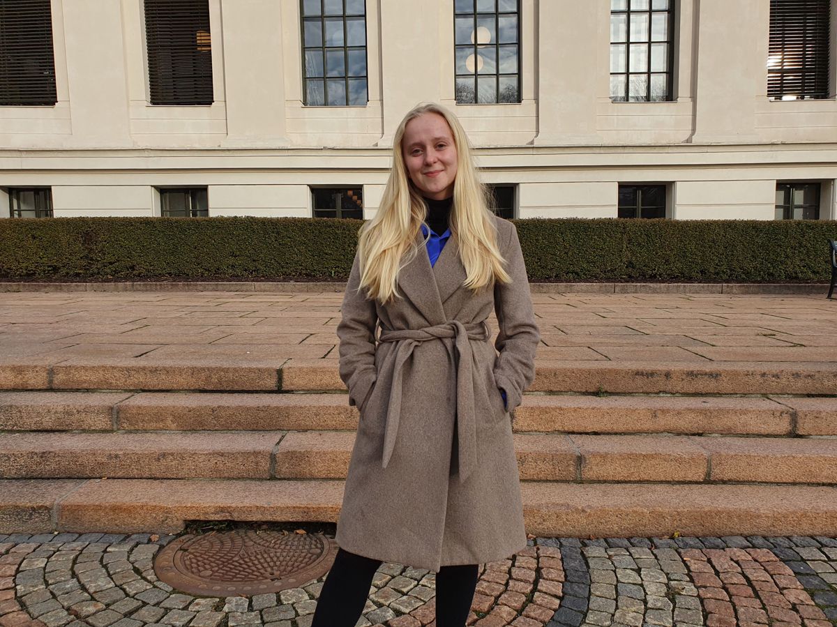 Frigg Winther Rugset (H) er jusstudent ved Universitetet i Oslo. Hun synes det går fint å kombinere studier med vervet som folkevalgt i Bærum.
