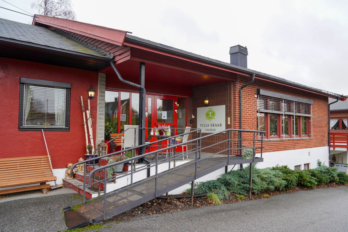 FHI skal onsdag besøke Villa Skaar Valstad sykehjem i Eidsvoll.