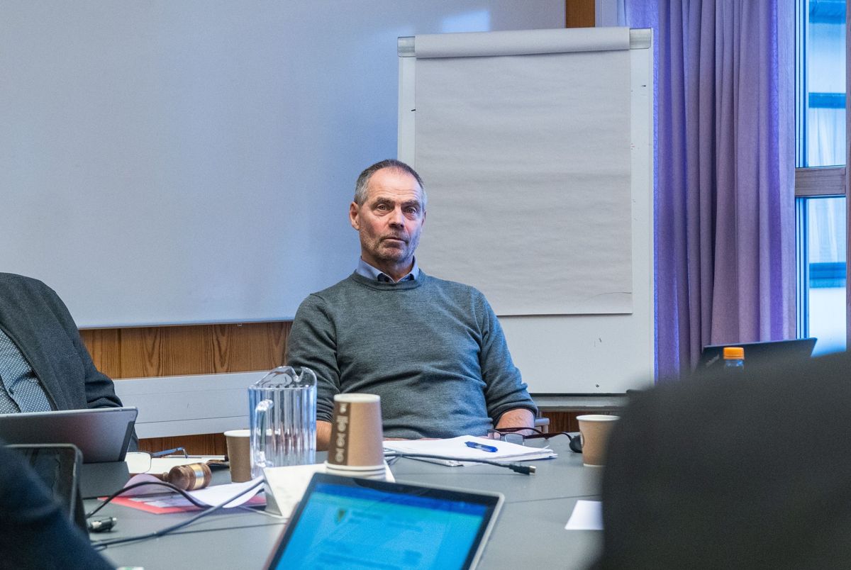 Tidligere Brønnøy-rådmann Helge Thorsen mener KS-advokat har brutt god advokatskikk i sitt arbeid for Brønnøy kommune.