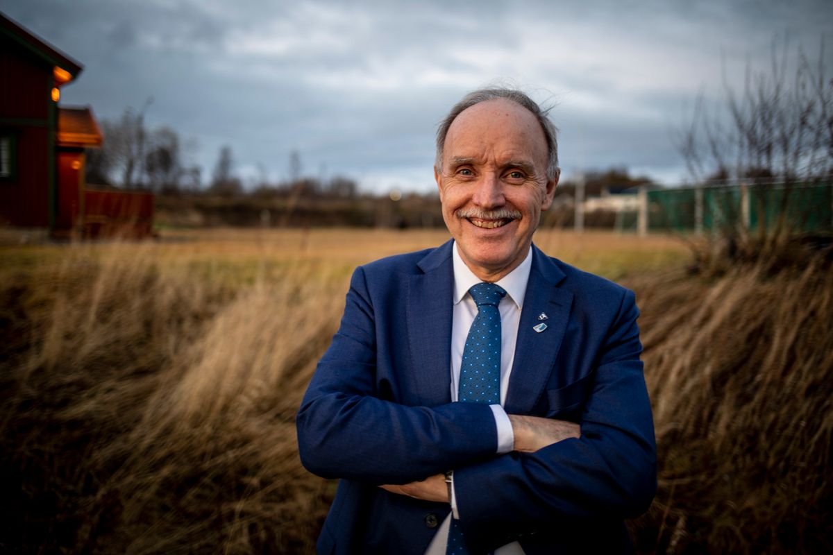 Ordfører Sture Pedersen og Bø kommune har vedtatt å senke formuesskatten. Det har vakt interesse og debatt.