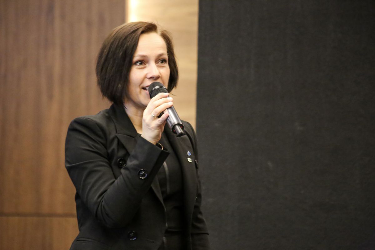 Sigrun W. Prestbakmo, ordfører i Salangen, reagerer på underskuddsgarantien som Bø kommune har fått.