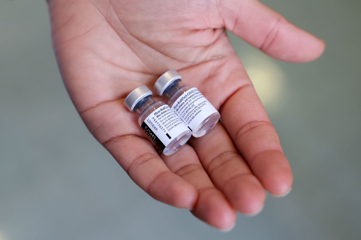 Pfizer-Biontech-vaksinen ble mandag kveld formelt godkjent for bruk i EU og Norge.