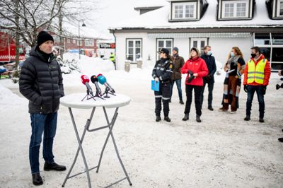 Kort tid etter skredet i Gjerdrum kunngjorde kommunen at den ville offentliggjøre alle dokumenter som kunne kaste lys over årsakene til skredet. Her holder ordfører Anders Østensen (Ap) pressekonferanse i dagene etter skredet.