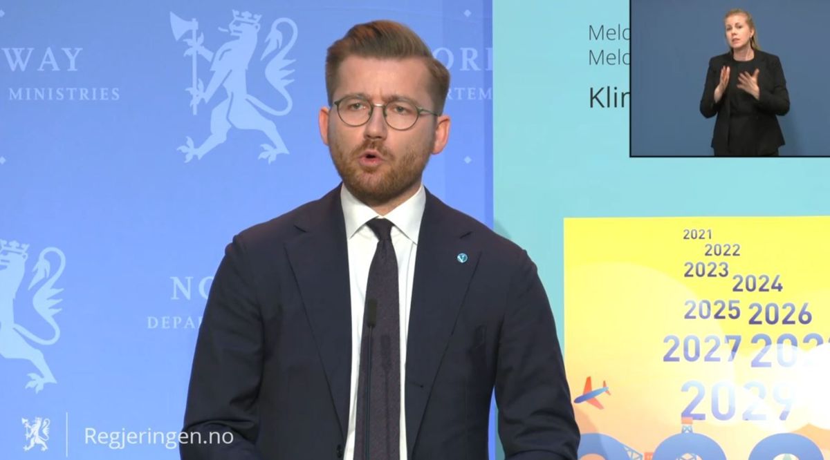 Klima- og miljøminister Sveinung Rotevatn (V) under presentasjonen av Klimaplan fra 2021 til 2030.