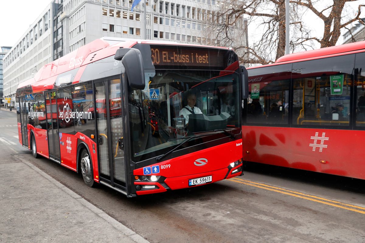 De største byene er på god vei til å gjøre bussene fossilfrie. Oslo har investert mye i elbusser, og setter 109 nye busser i drift om ett år. De koster litt mer enn dieselbusser, men driften er billigere.