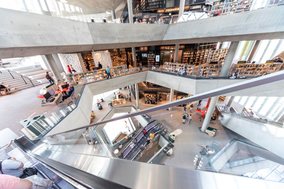 Deichman Bjørvika er hovedbibliotek for Deichman, folkebiblioteket i Oslo kommune. Det er nå kåret til Årets bibliotek 2020.