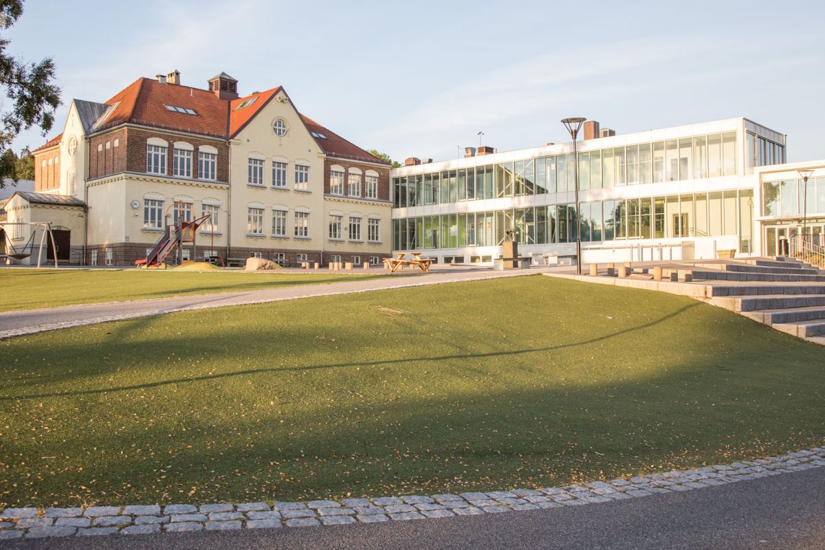 Antall skoler i Norge med mer enn 500 elever har økt med 56 prosent i løpet av ti år. På bildet vises Tåsen skole i Oslo, som har 700 elever.