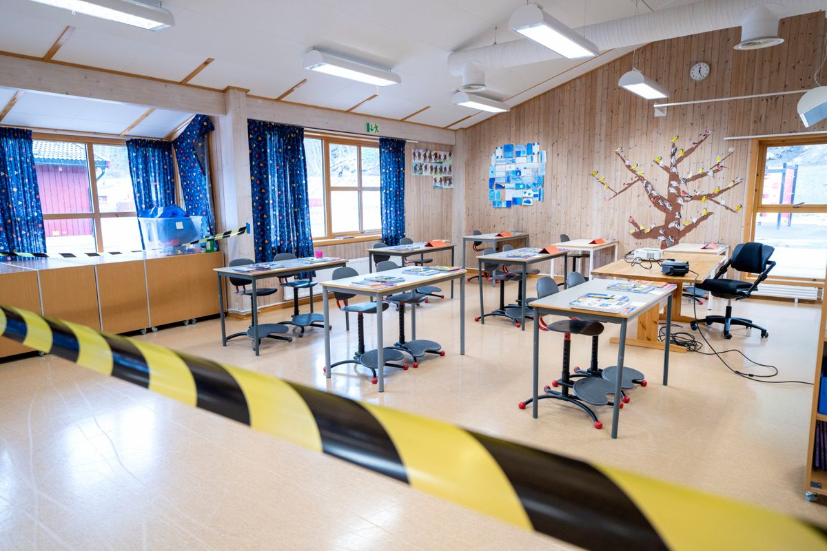 Mange lærere frykter økt smittespredning i klasserommene når skolene i dag settes ned fra rødt til gult nivå.