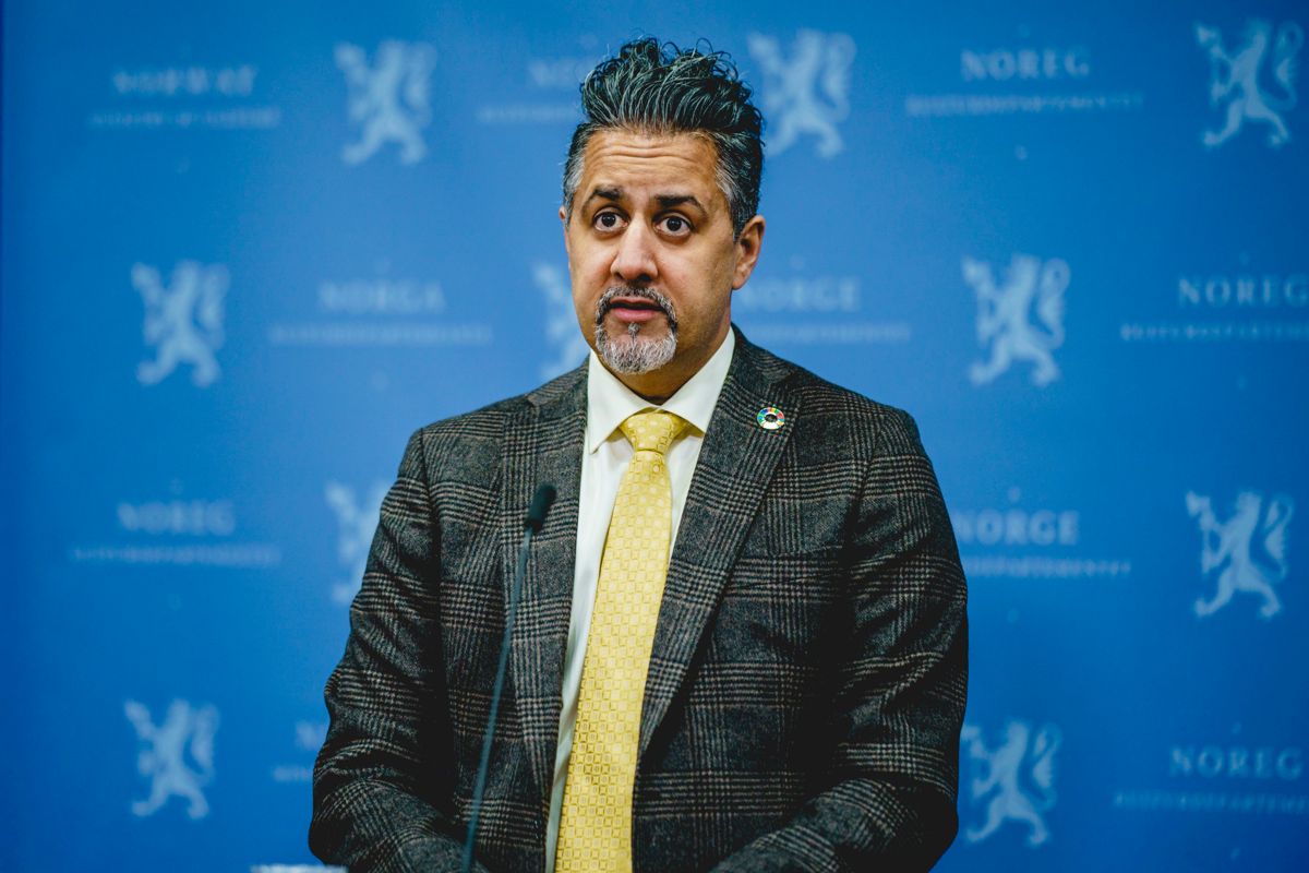 Kulturminister Abid Raja (V) forstår at kulturlivet ønsker mer forutsigbarhet. Mange skulle i disse dager i gang med planlegging av sommerens festivaler, men det er vanskelig å si om de vil kunne arrangeres eller ikke.