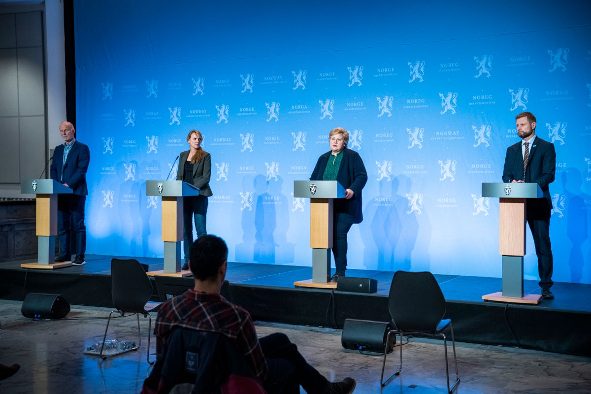 Helsedirektør Bjørn Guldvog, avdelingsdirektør Line Vold i FHI, statsminister Erna Solberg (H) og helse- og omsorgsminister Bent Høie (H) på en av mange pressekonferanser om koronaen. Har de kontroll over hva som blir etterspurt av kommunen, og med hvilke frister? spør Vegard Thise.