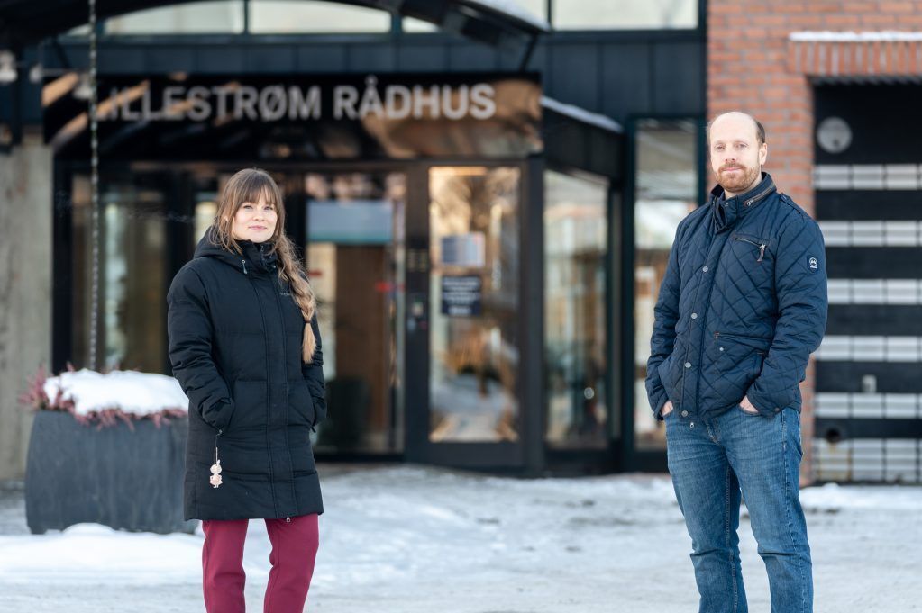 Innkjøpsrådgiver Ine Høyer og innkjøpssjef Carl Henriksen i Lillestrøm kommune. Foto: Per-Christian Lind