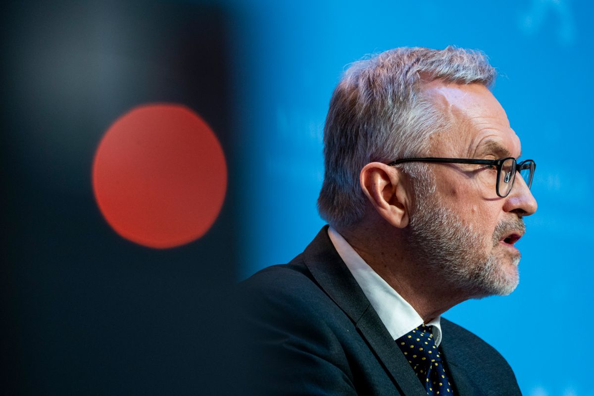 Politiets sikkerhetstjeneste, som ledes av Hans Sverre Sjøvold, har viktig spesialkompetanse som må komme lokale folkevalgte til gode, skriver Jan Inge Krossli, som likevel mener at politidistriktene kan ha ansvaret for deres sikkerhet.