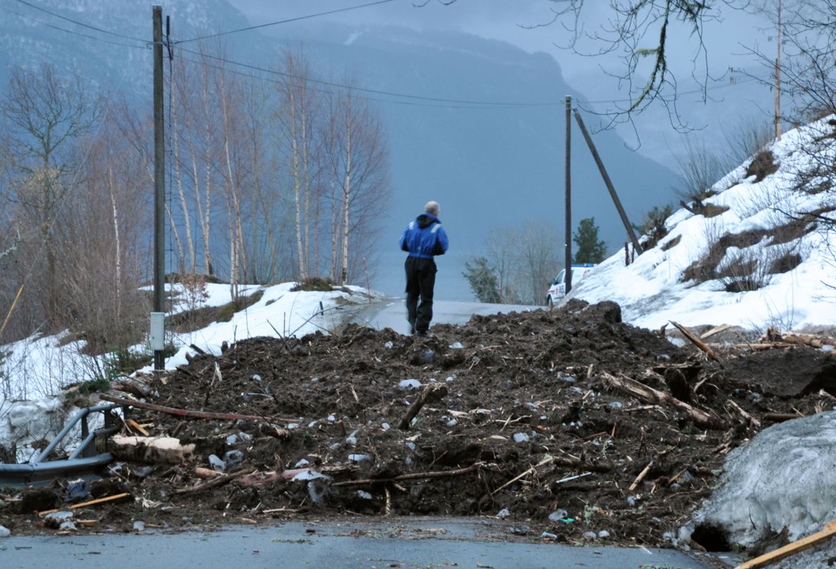 Vår bekymring er der fortsatt om regjeringen sin nedprioritering av lokalt klimaarbeid, skriver Dagfinn Hatløy, og ber igjen om mer ressurser til forsvarlig arealplanlegging og kartlegging av naturfarer som flom og skred.