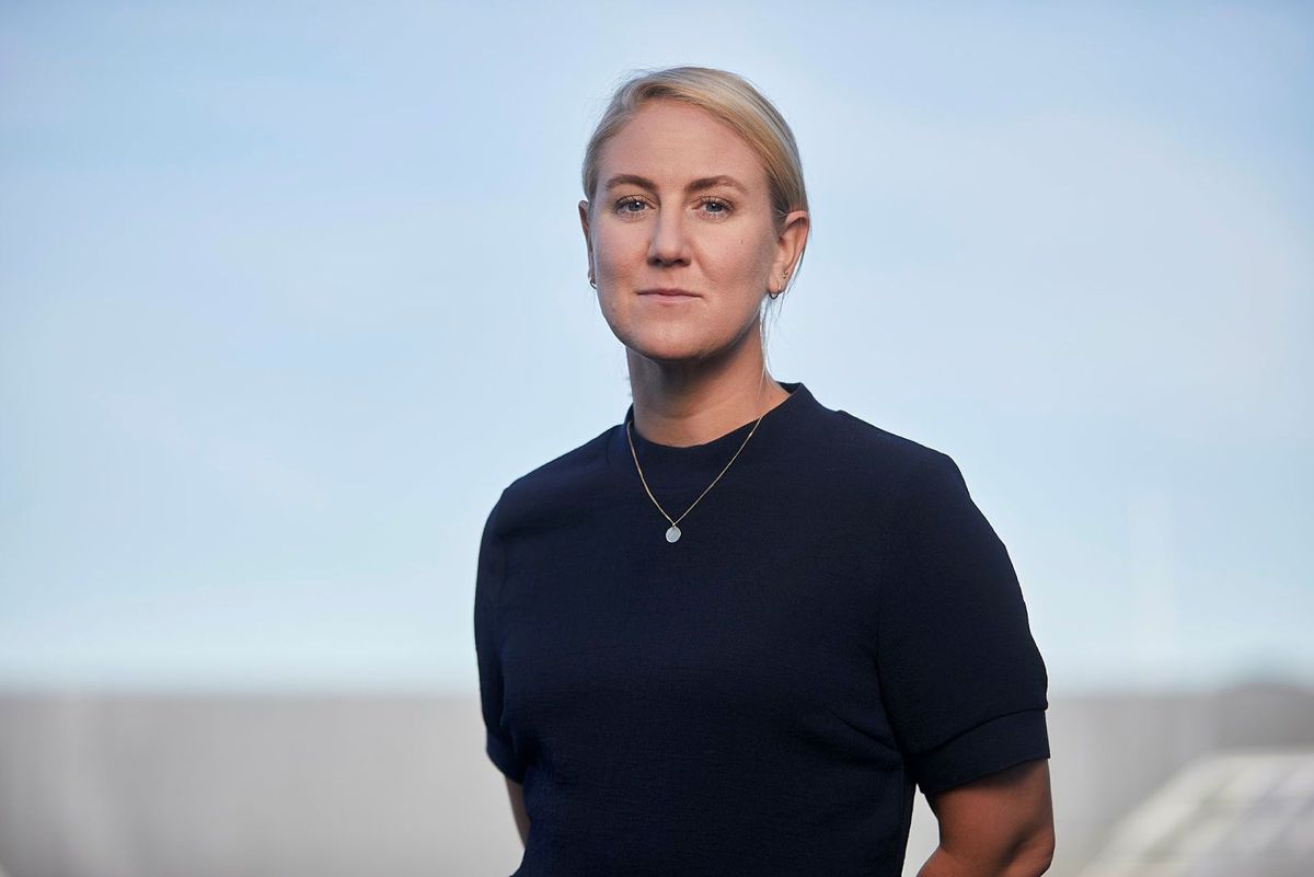vi får ikke bukt med smittesituasjonen uten et tett samarbeid med kommunene, skolene – og ikke minst elever, foresatte og andre reisende, sier fylkesrådsleder Tonje Brenna.