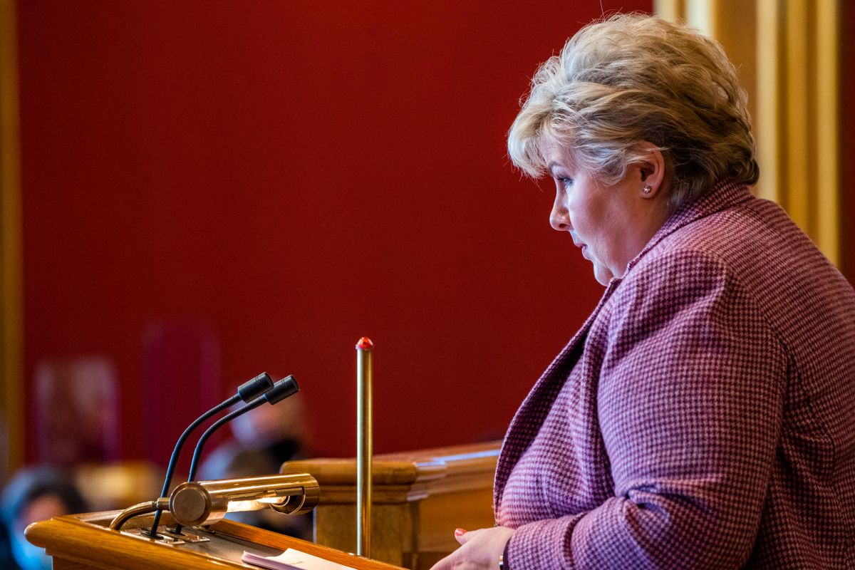 Statsminister Erna Solberg (H) redegjorde om koronasituasjonen i Stortinget tirsdag.