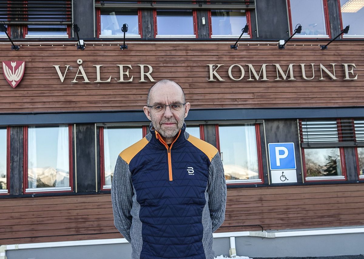 Kommunedirektør Rune Antonsen anbefalte kommunestyret å avvise dispensasjon for bli ferdig med den omstridte byggesaken i Våler. Kommunestyret ønsker nye undersøkelser.