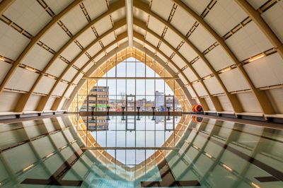 Landets første mobile svømmehall er bygd på Økern i Oslo. Den er på 12,5 x 25 meter og konstruksjonen er av limtre.
