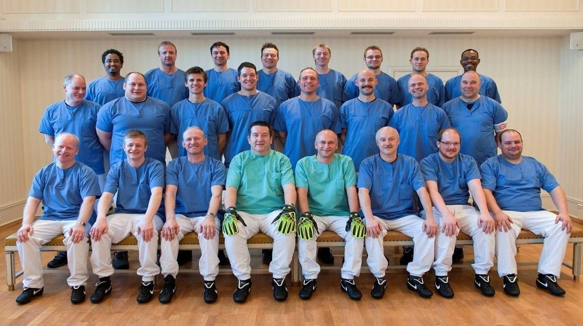 24 staute karer som har tatt fatt på utdanningen som helsefagarbeidere gjennom det nasjonale prosjektet «Menn i helse».