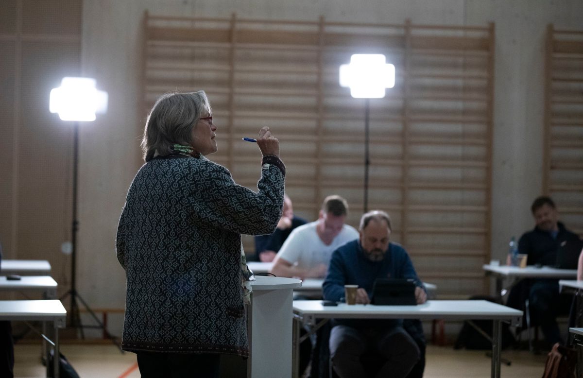 Dette er uheldig at en stor andel av de folkevalgte er utestengt fra møtene der de egentlige beslutningene tas, skriver Espen Leirset.