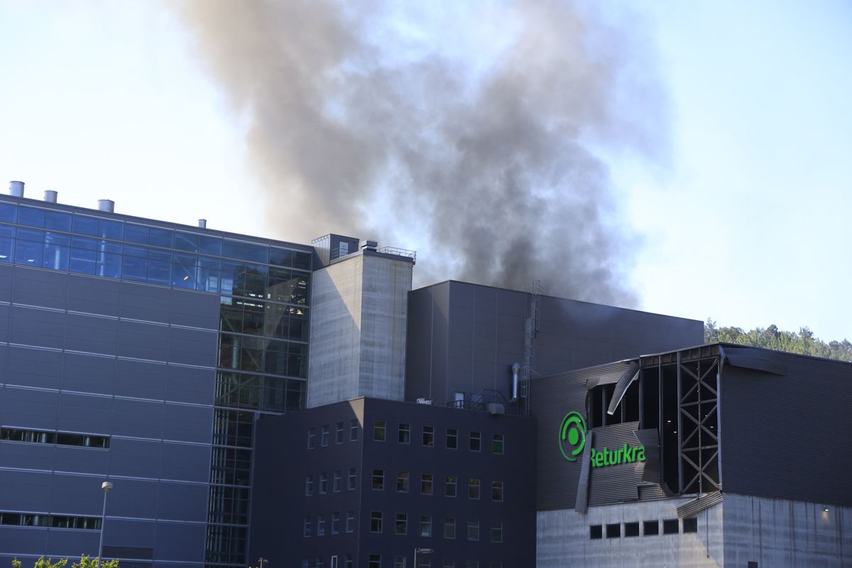 Seks personer ble skadd i en eksplosjon i bygget til Returkraft på Langemyr i Kristiansand torsdag.