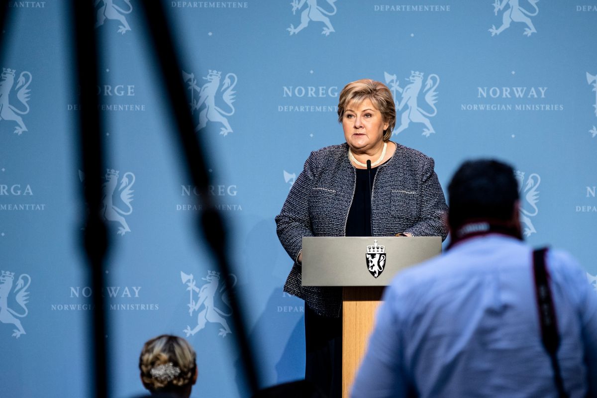 Her er tidligere statsminister Erna Solberg (H) fotografert under en pressekonferanse om koronasituasjonen i november 2020.