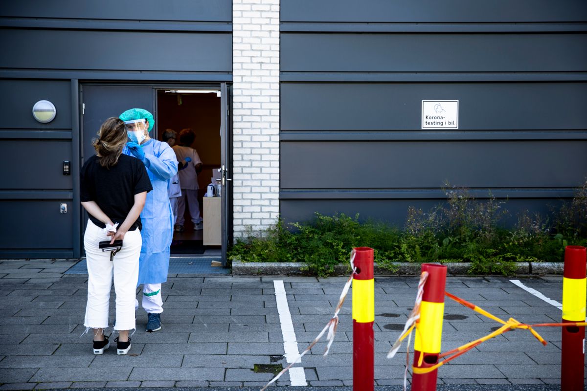 Helfo mener flere kommuner har krevd for høye takster i forbindelse med koronatesting. Nå krever de at pengene tilbakebetales.