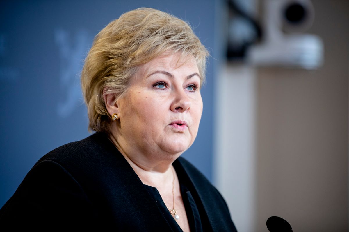 Erna Solberg ber regjeringen legge om kursen i skolepolitikken.
