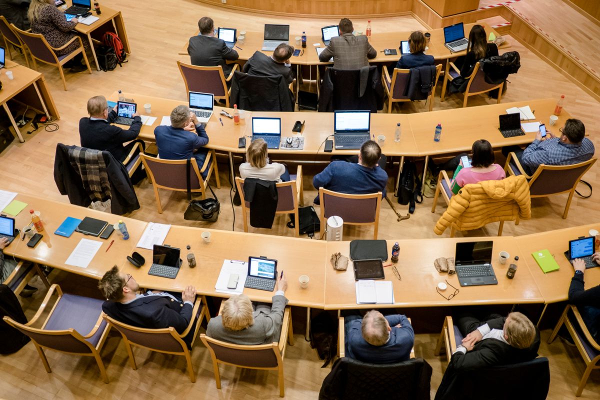 Vi må diskutere om dagens system, både med hensyn til møter og godtgjørelser, tilrettelegger for et mangfoldig demokrati, mener rådgivere ved Likestillingssenteret.