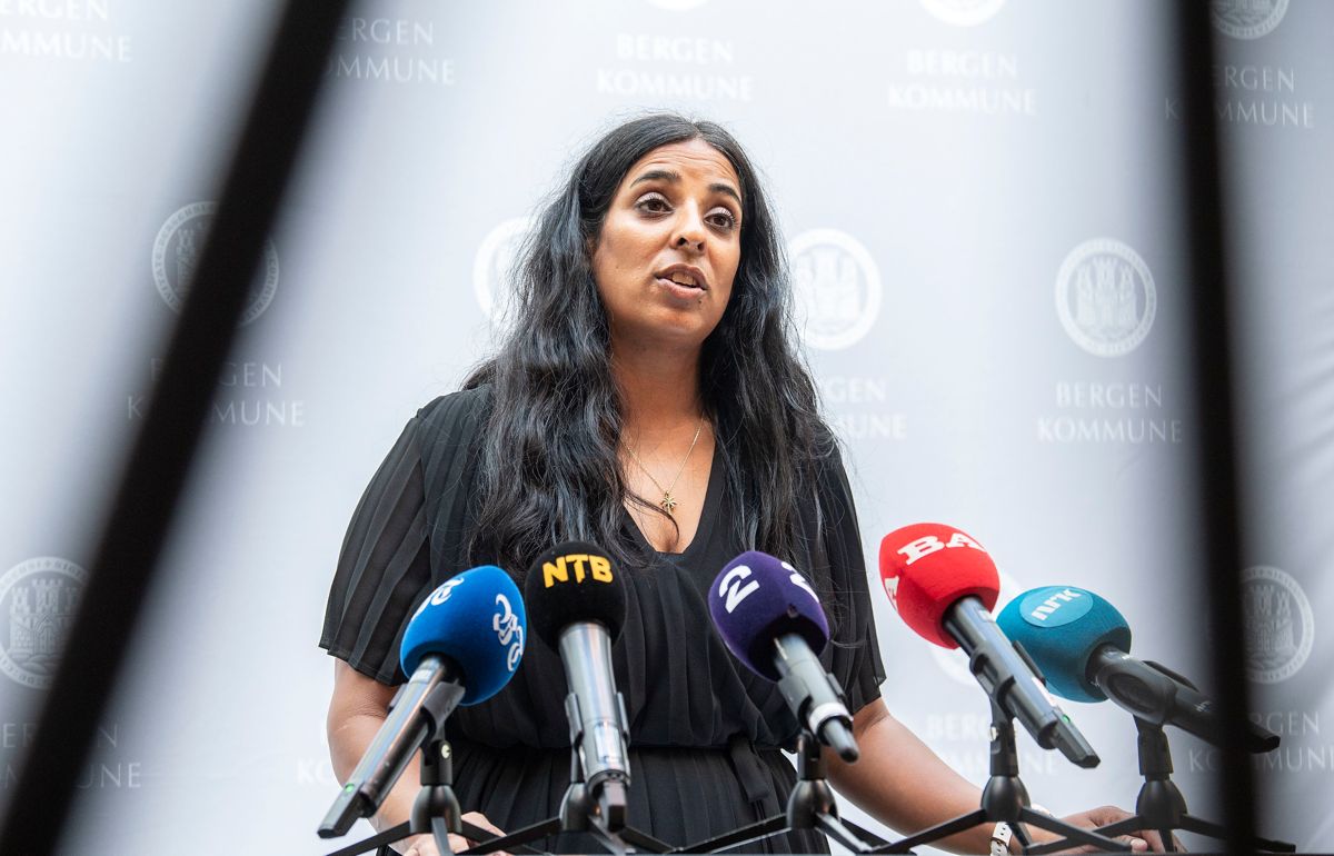 Fungerende byrådsleder Lubna Boby Jaffery i Bergen kunne melde om 62 nye smittetilfeller fredag.