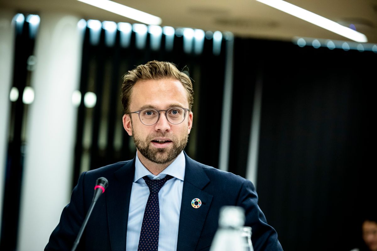 Kommunalministeren opplyser at kommunene vil få varig økte skatteinntekter på 3,2 milliarder kroner. Her er Kommunal- og moderniseringsminister Nikolai Astrup (H).