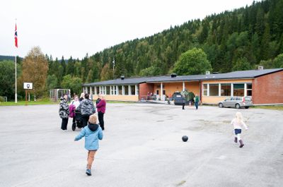Elsfjord i Vefsn fikk Montessori-skole etter at kommunen la ned grendeskolen. For kommunen betyr det at det ikke blir noen innsparing.