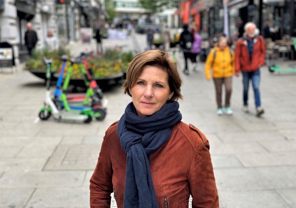 Pasient- og brukerombud Anne-Lise Kristensen i Oslo og Viken mener politikernes målsetting om at eldre skal bo hjemme så lenge som mulig, ikke nødvendigvis tjener de eldre og deres pårørende.