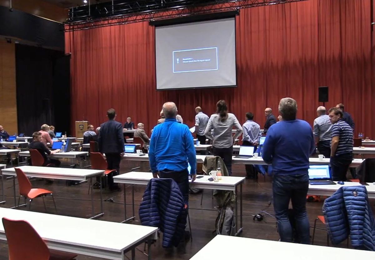 Her reiser motstanderne av konkurranseutsetting seg for å avgi stemme i kommunestyremøtet i Bjørnafjorden 23. september.