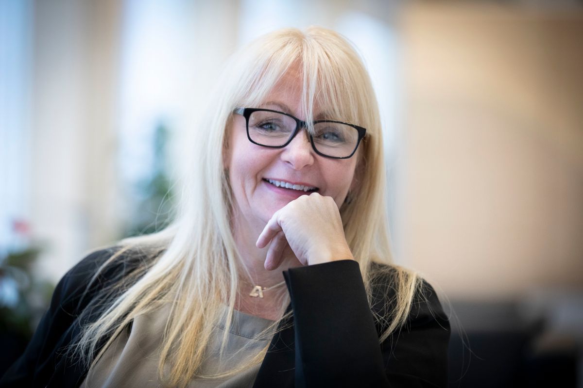 Mette Gundersen (Ap) er blitt statssekretær i Samferdselsdepartementet, der Jon-Ivar Nygård (Ap) er statsråd. Hun har vært gruppeleder for Ap i Kristiansand, og hatt verv i KS, blant annet som nestleder.