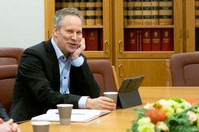 Samferdselsminister Jon-Ivar Nygård gir ingen ytterligere koronakompensasjon til tog- og kollektivselskaper i budsjettforslaget til regjeringen.