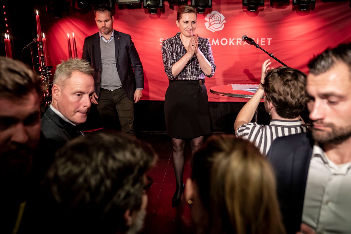 Statsminister Mette Frederiksen under valgfesten hos Socialdemokratiet i København natt til onsdag. Partiet gikk tilbake i lokal- og regionalvalget.