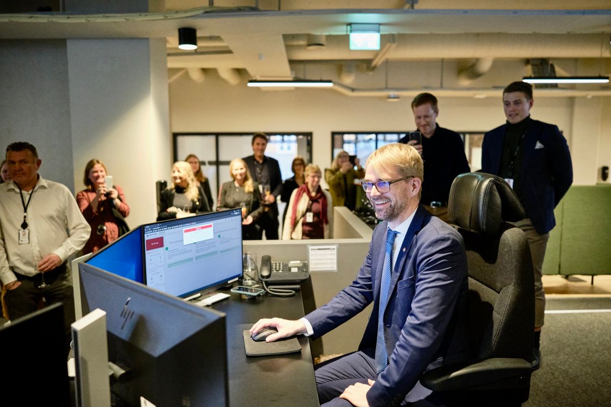 Byrådsleder Roger Valhammer sto for den offisielle åpningen av Samfunnssikkerhetens hus i Bergen.