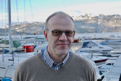 Hjelmeland-ordfører Bjørn Laugaland (Sp) synes at Distrikts-Norge bør tenke i andre baner enn kutt i formues- og eiendomsskatt for å tiltrekke seg nye innbyggere.