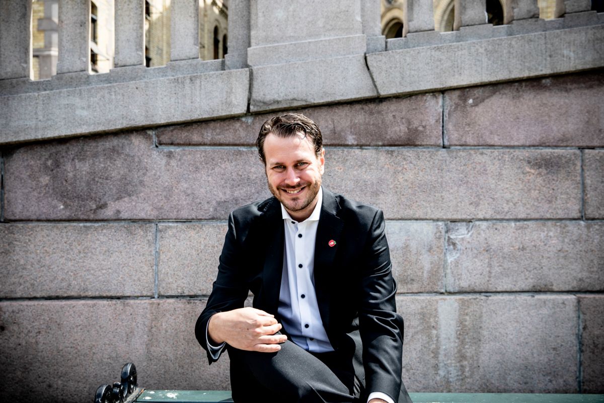 Helge André Njåstad er Frps kommunalpolitiske talsmann. Sammen andre Frp-ere foreslår han å legge ned fylkeskommunen – uten å få stor støtte blant andre partier.