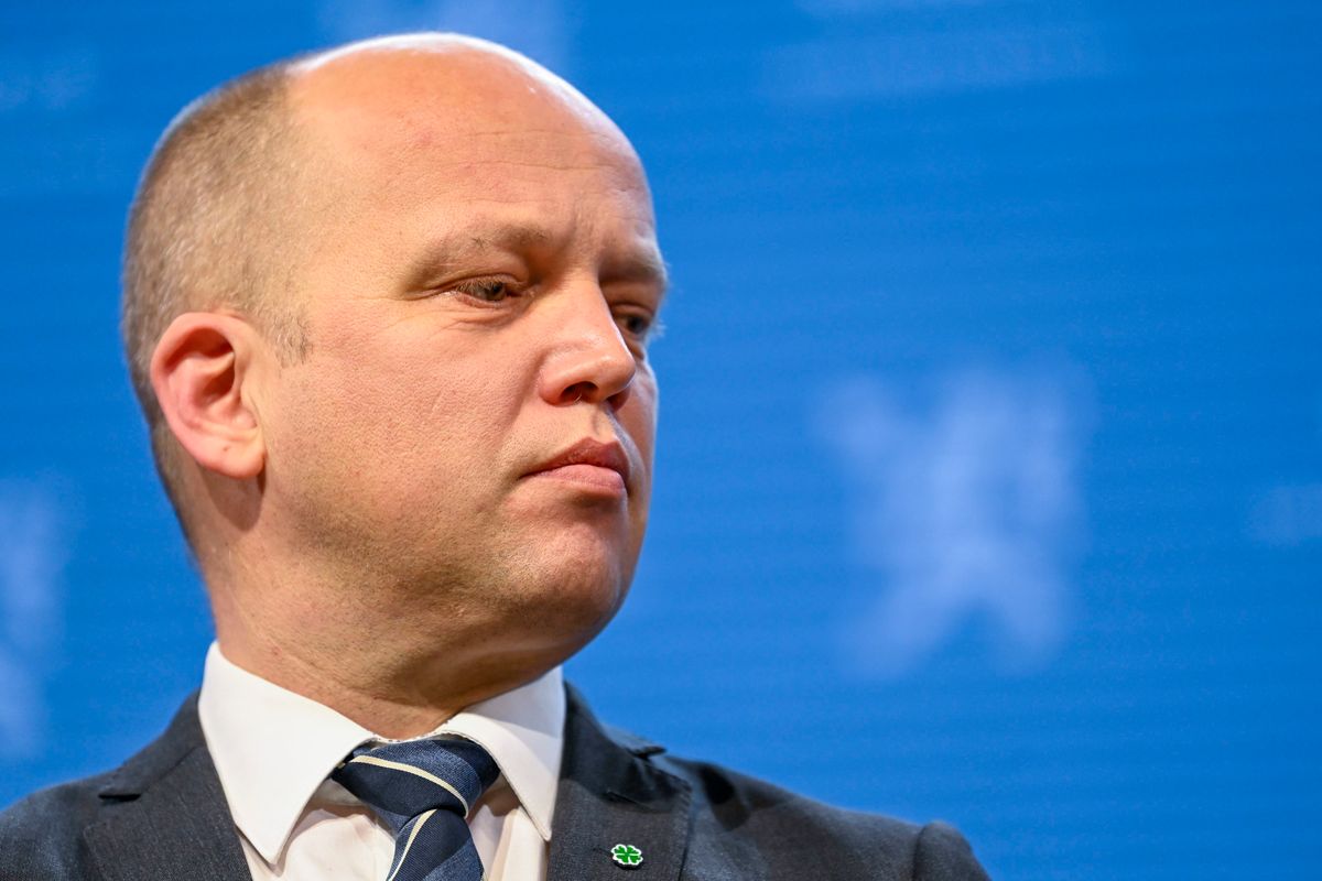 Finansminister Trygve Slagsvold Vedum lover en mer fleksibel kommunal kompensasjonsordning.