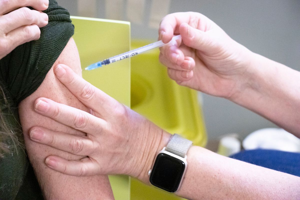 Folkehelseinstituttet ser en god økning i antall personer som bestiller time til første dose med vaksine mot covid-19.