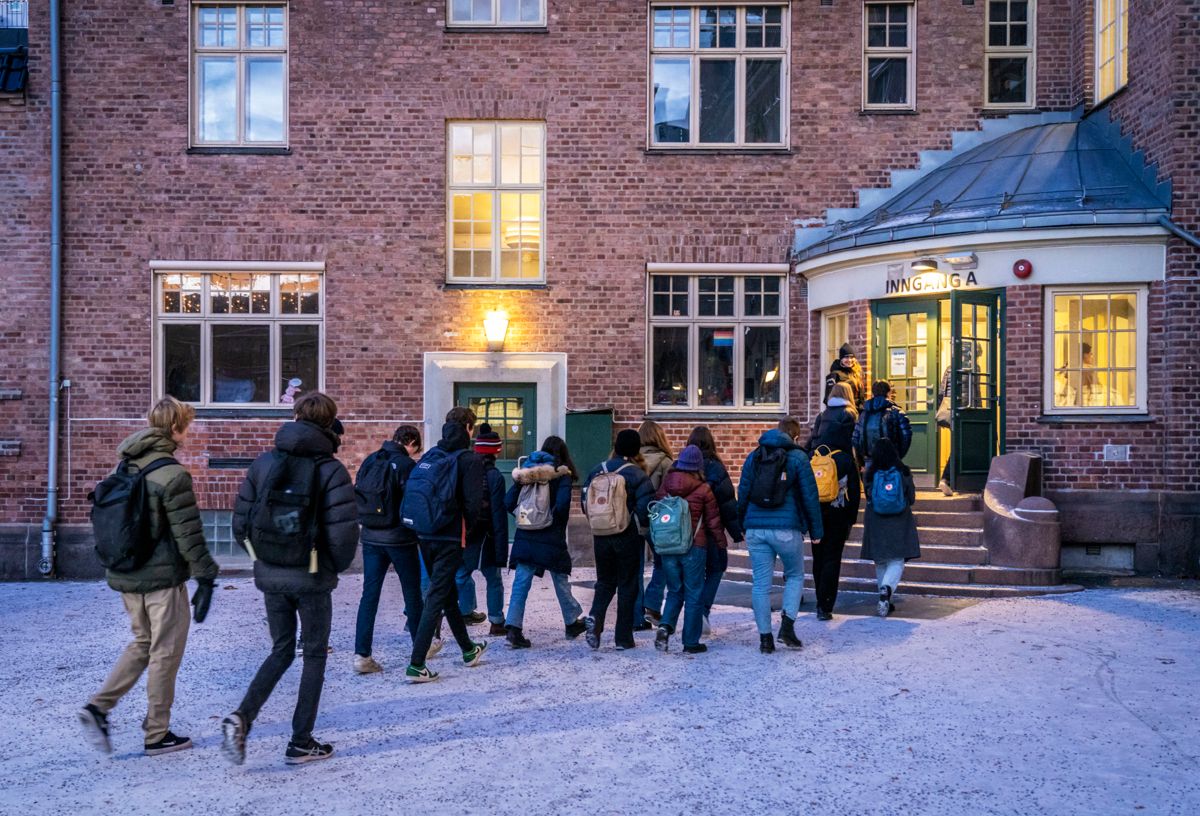 Skolenes landsforbund reagerer kraftig på at barn slipper å gå i karantene ved smitte i skole eller barnehage.